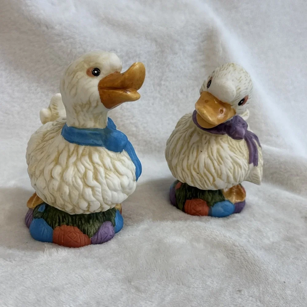 Vintage Pair‎ Ceramic Duck Figurines Spring Pastel Decor Display Collectible